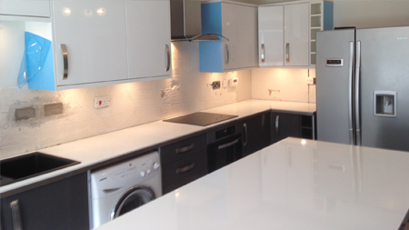 Picture of finalized modern kitchen replacement.